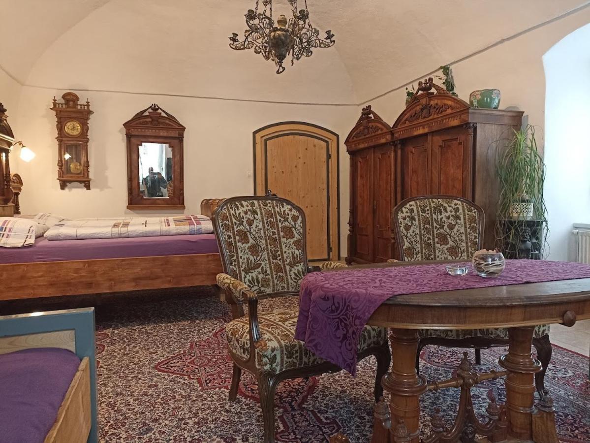 Zemianska Kuria Vachtar Hotell Kralova Lehota Exteriör bild