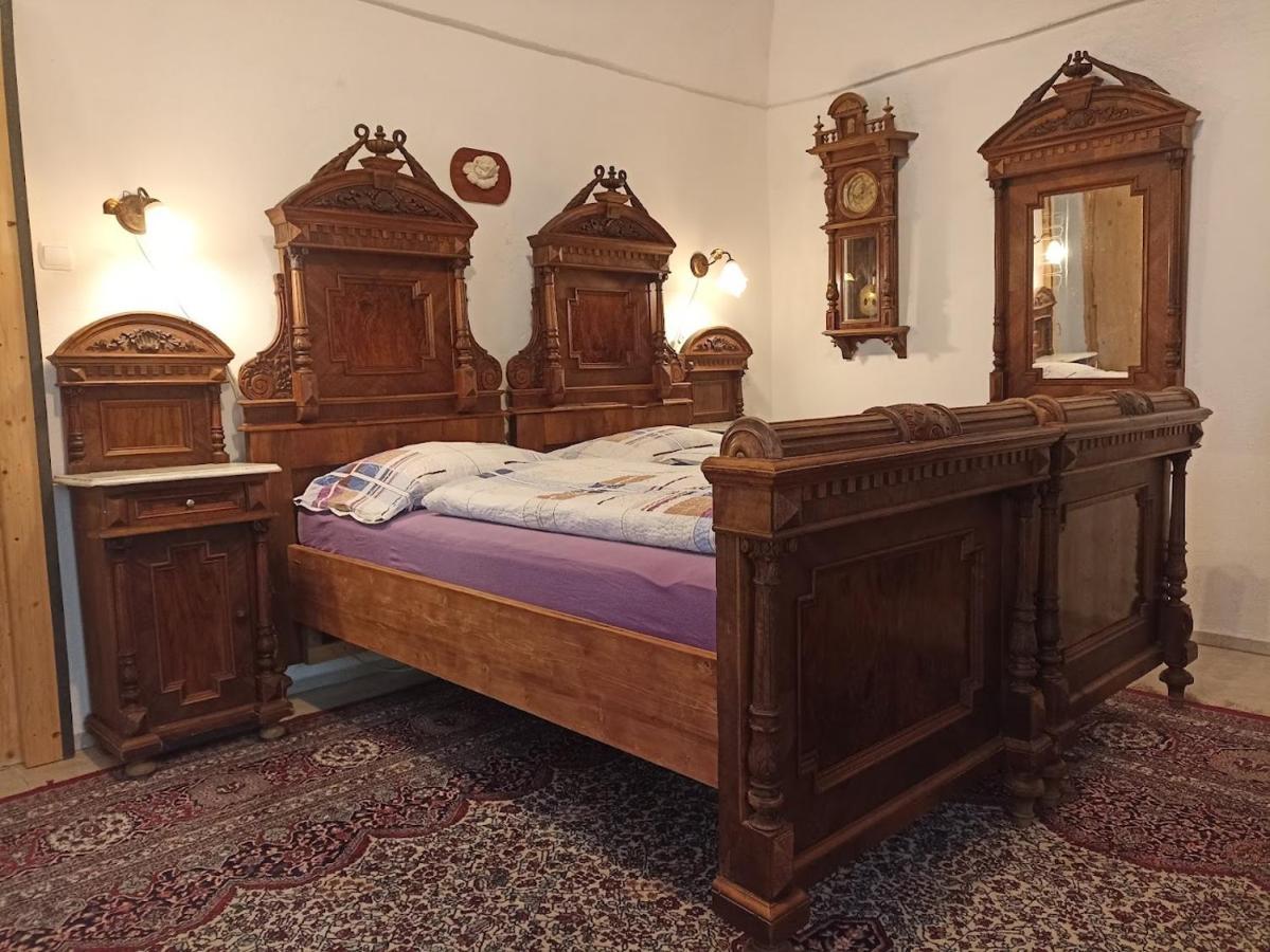 Zemianska Kuria Vachtar Hotell Kralova Lehota Exteriör bild