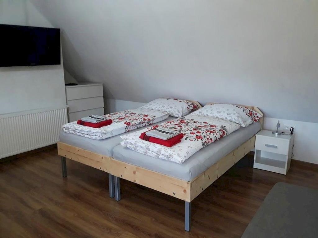 Zemianska Kuria Vachtar Hotell Kralova Lehota Exteriör bild