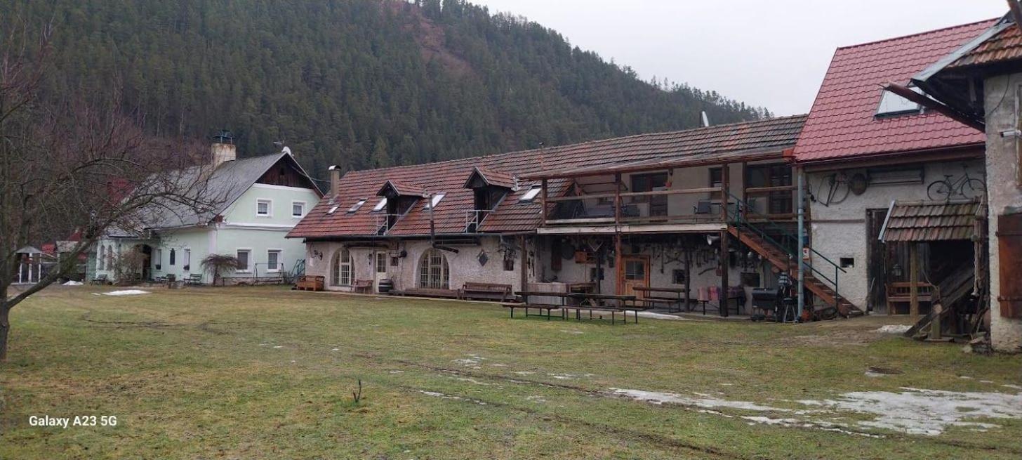 Zemianska Kuria Vachtar Hotell Kralova Lehota Exteriör bild