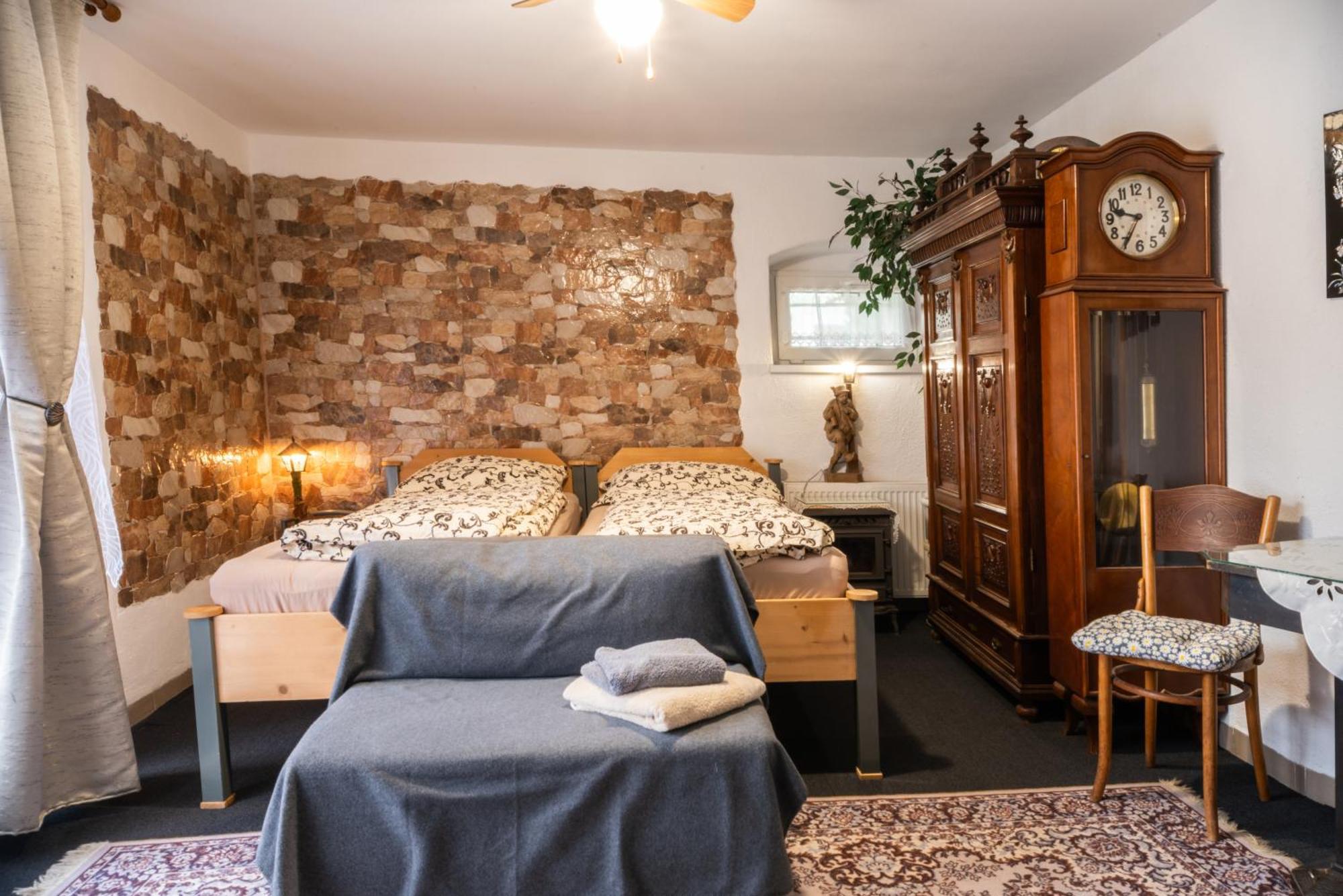 Zemianska Kuria Vachtar Hotell Kralova Lehota Exteriör bild