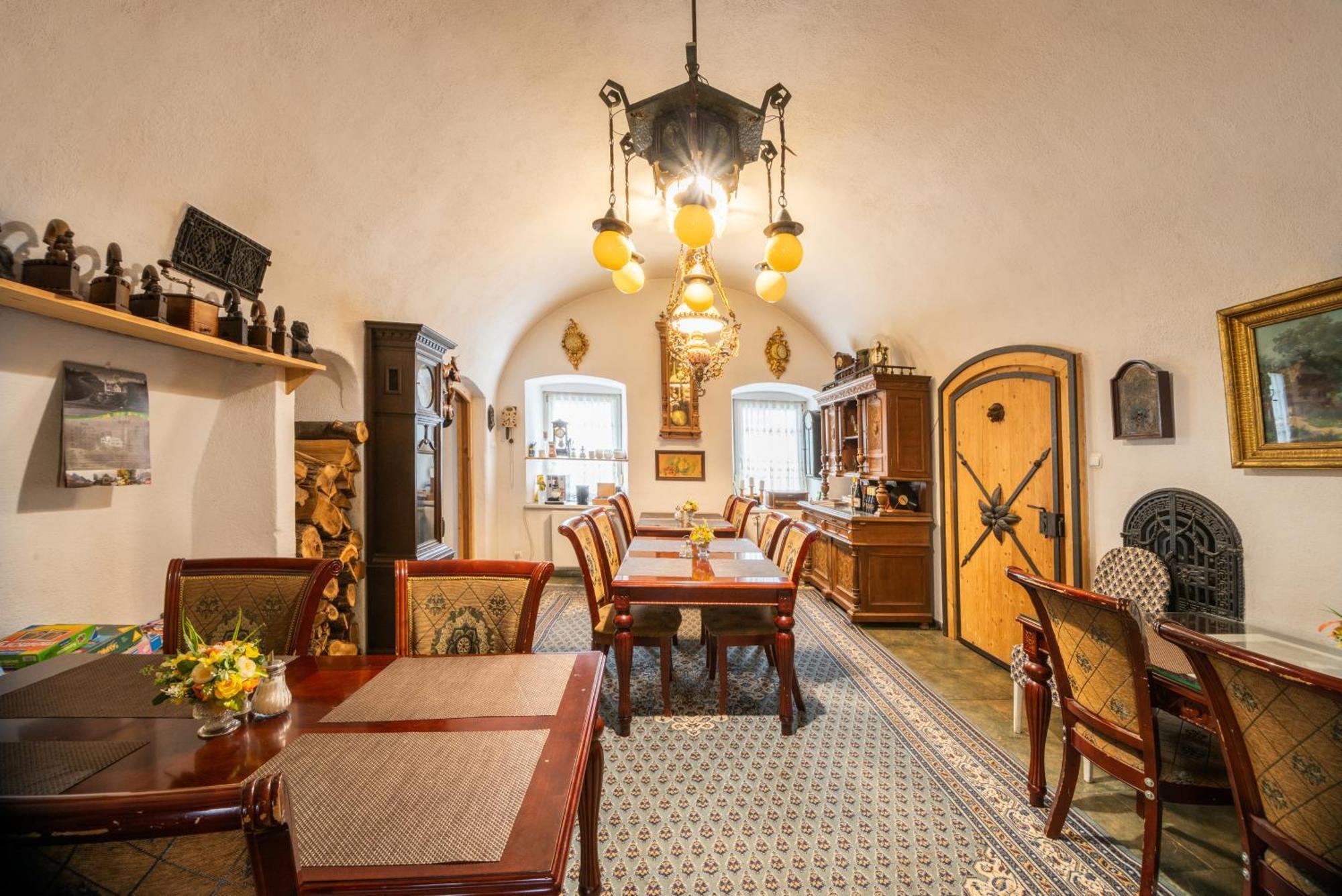 Zemianska Kuria Vachtar Hotell Kralova Lehota Exteriör bild