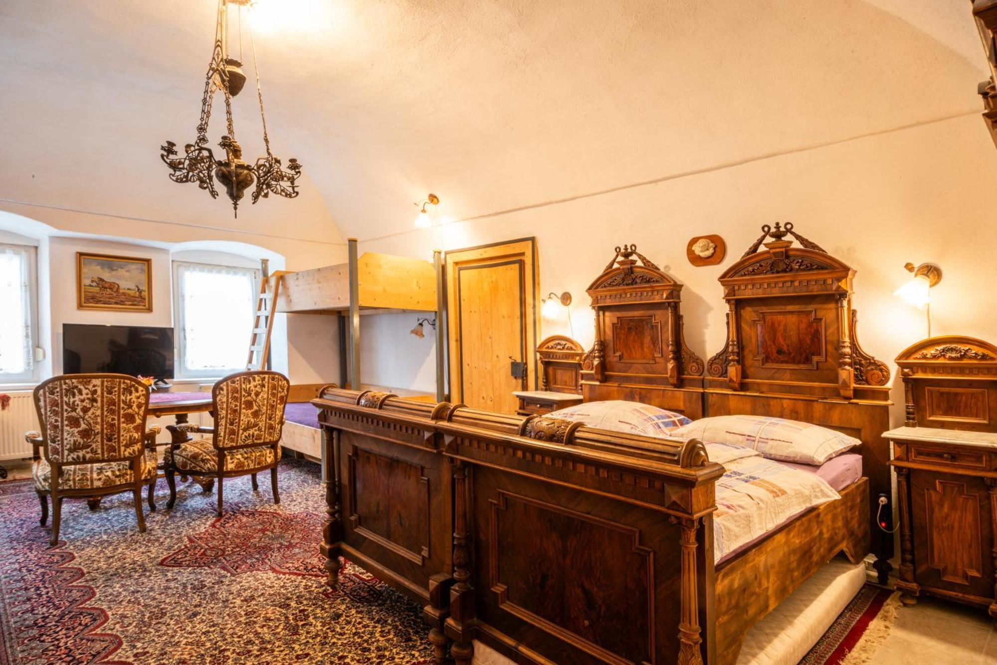 Zemianska Kuria Vachtar Hotell Kralova Lehota Exteriör bild