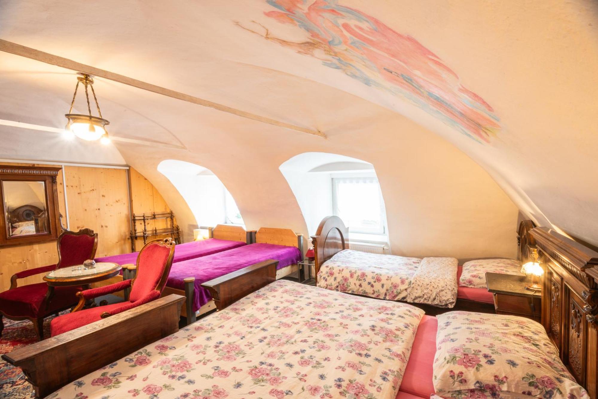 Zemianska Kuria Vachtar Hotell Kralova Lehota Exteriör bild