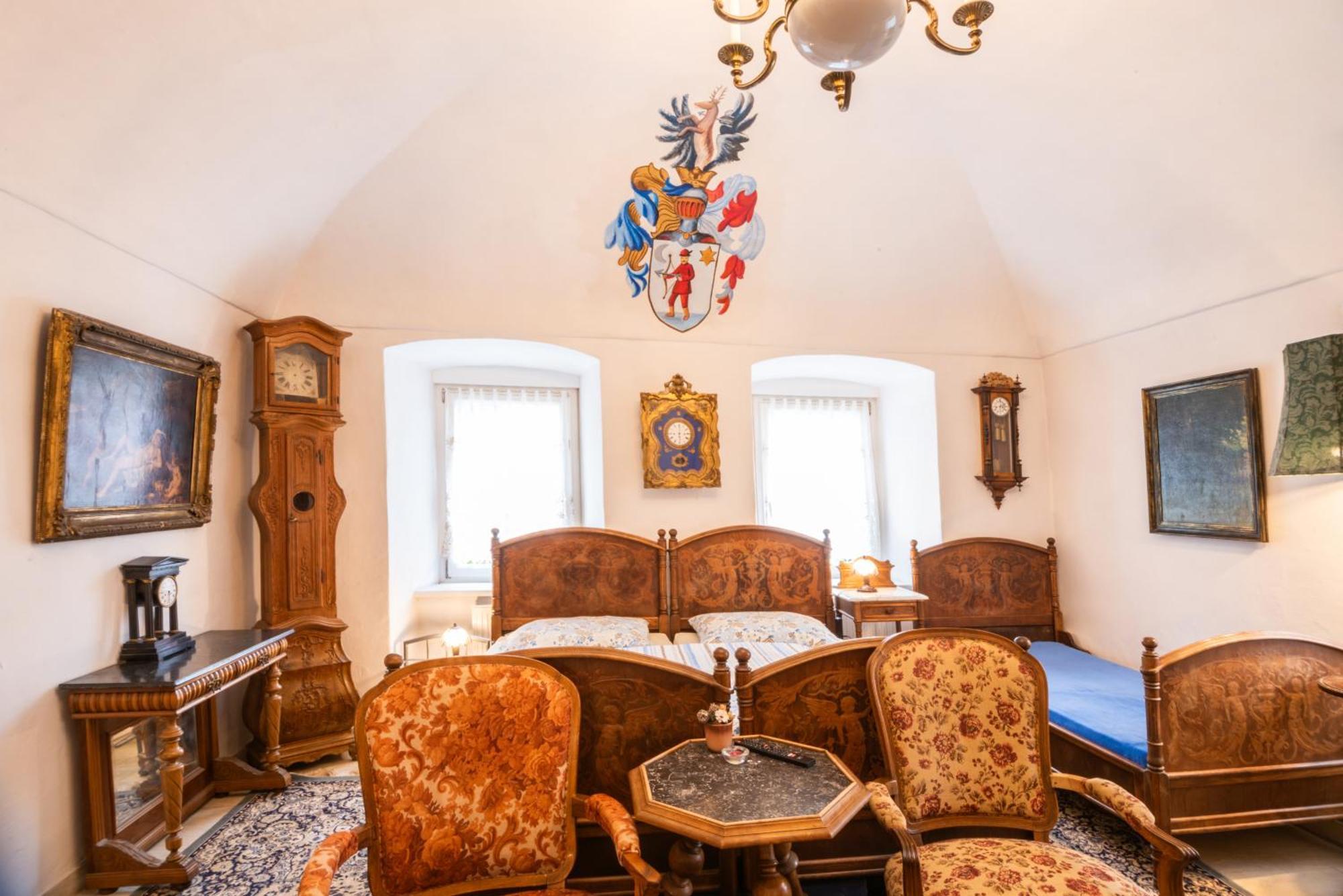 Zemianska Kuria Vachtar Hotell Kralova Lehota Exteriör bild