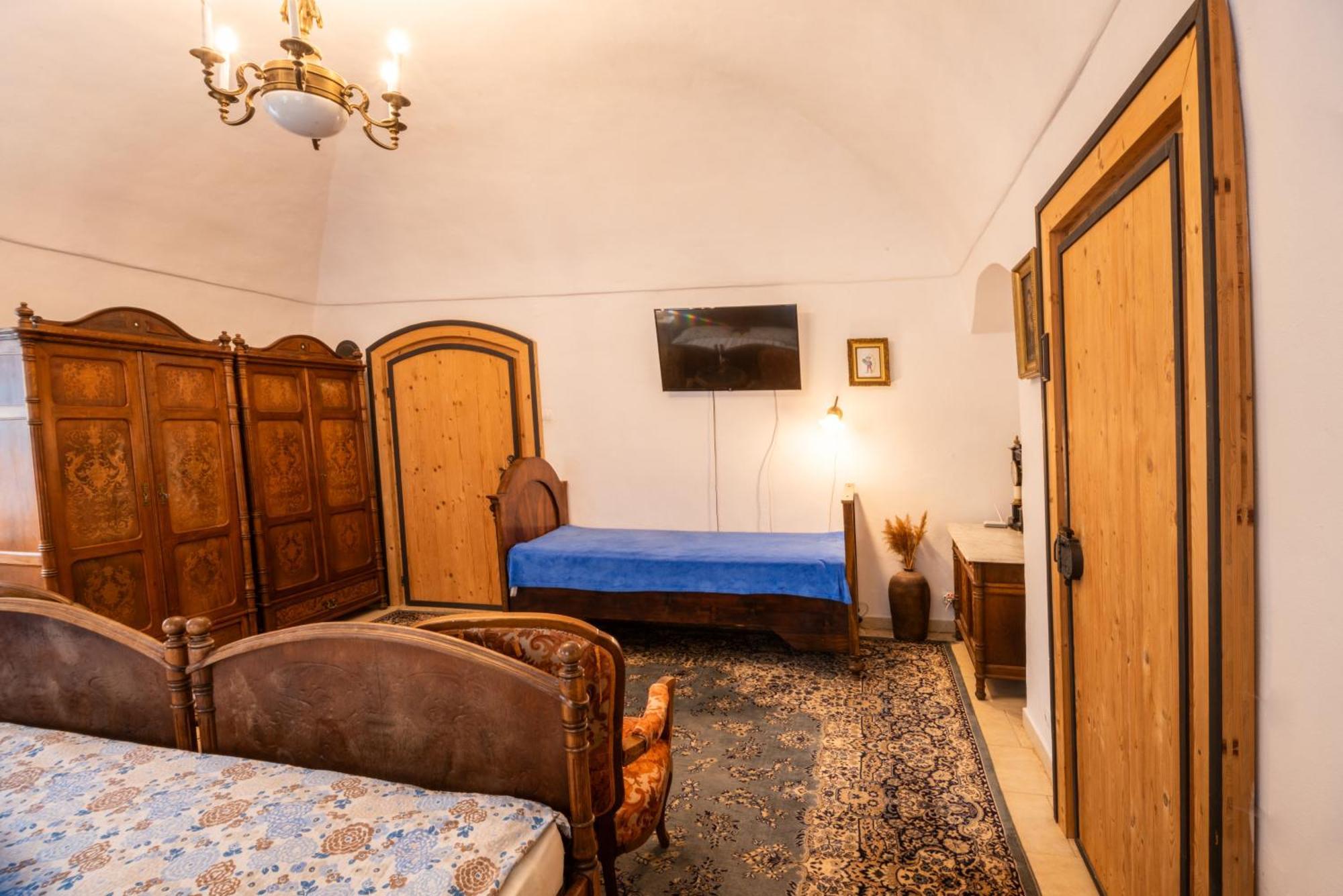 Zemianska Kuria Vachtar Hotell Kralova Lehota Exteriör bild