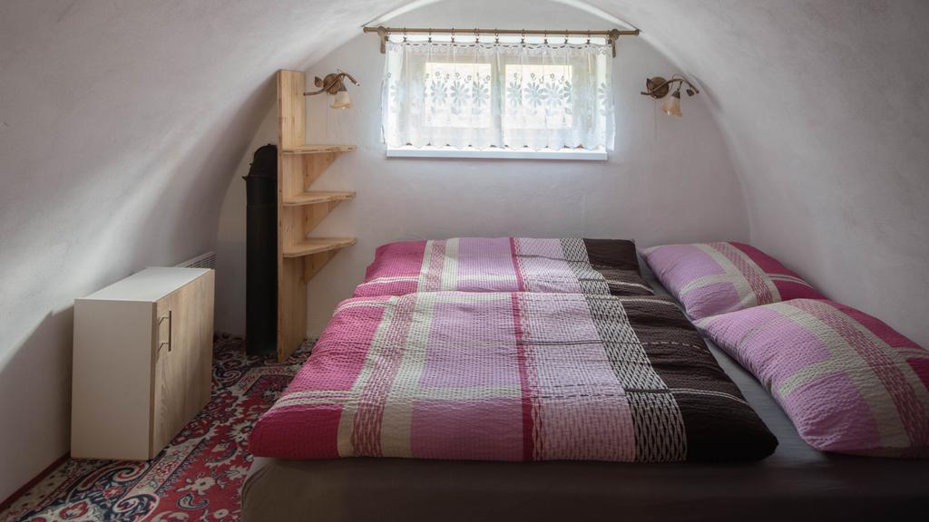 Zemianska Kuria Vachtar Hotell Kralova Lehota Exteriör bild